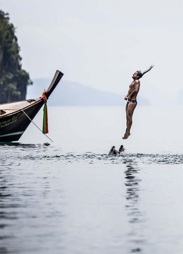 http://xage.ru/media/posts/2013/11/5/red-bull-cliff-diving-2013_9.jpg