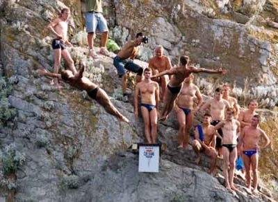Украинец лидирует после первого дня ялтинского этапа Red Bull Cliff Diving World Series 2011